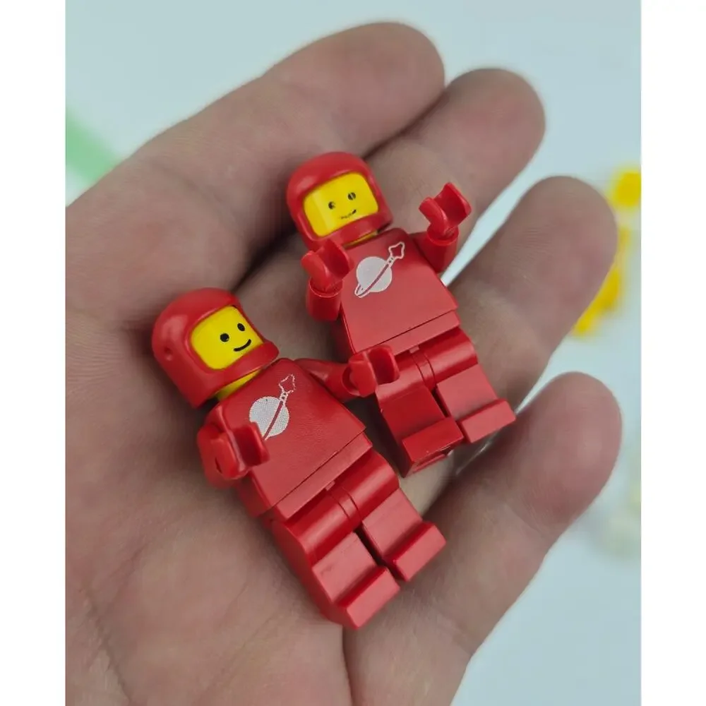 Vintage LEGO Minifigure lot Classic Space Spaceman Red White Yellow Nice cond.